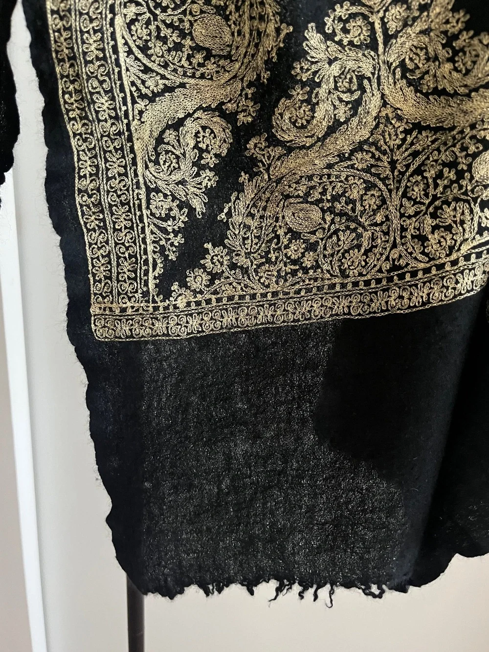 Stunning Kashmir 100% Wool Shawl Stole Black w Gold Silk Thread Full Embroidery